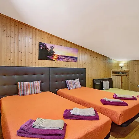 Apartamento Com 1 Quarto * Armação de Pêra